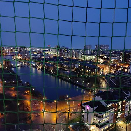 Quayside Penthouse 2 Bedroom Ensuite Near Media City & Manchester United Exterior photo
